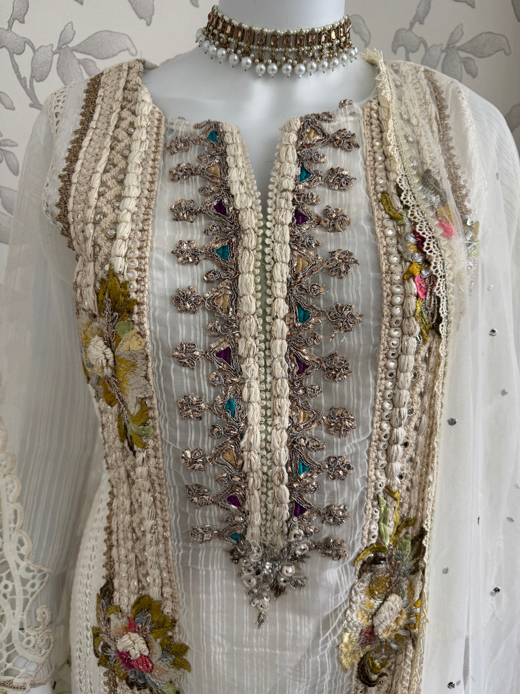UJAALA- 3 pieces Embroidered Pakistani Suit