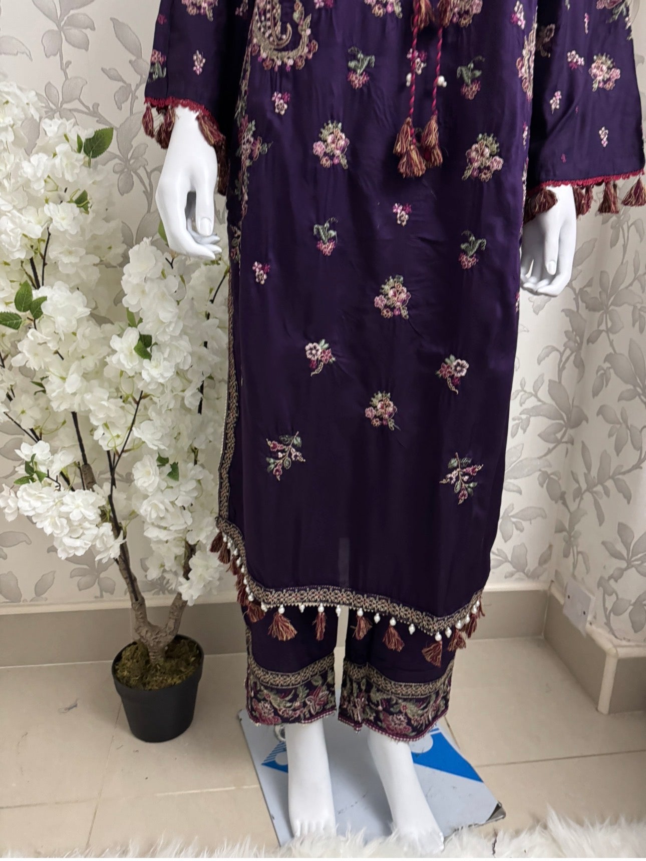 HUSN-E-EID  3 pieces Embroidered viscose Suit