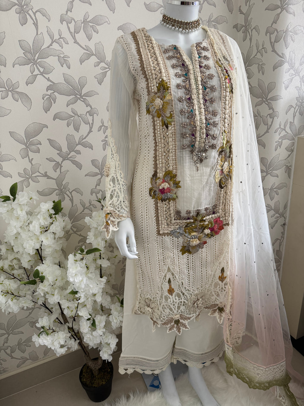 UJAALA- 3 pieces Embroidered Pakistani Suit