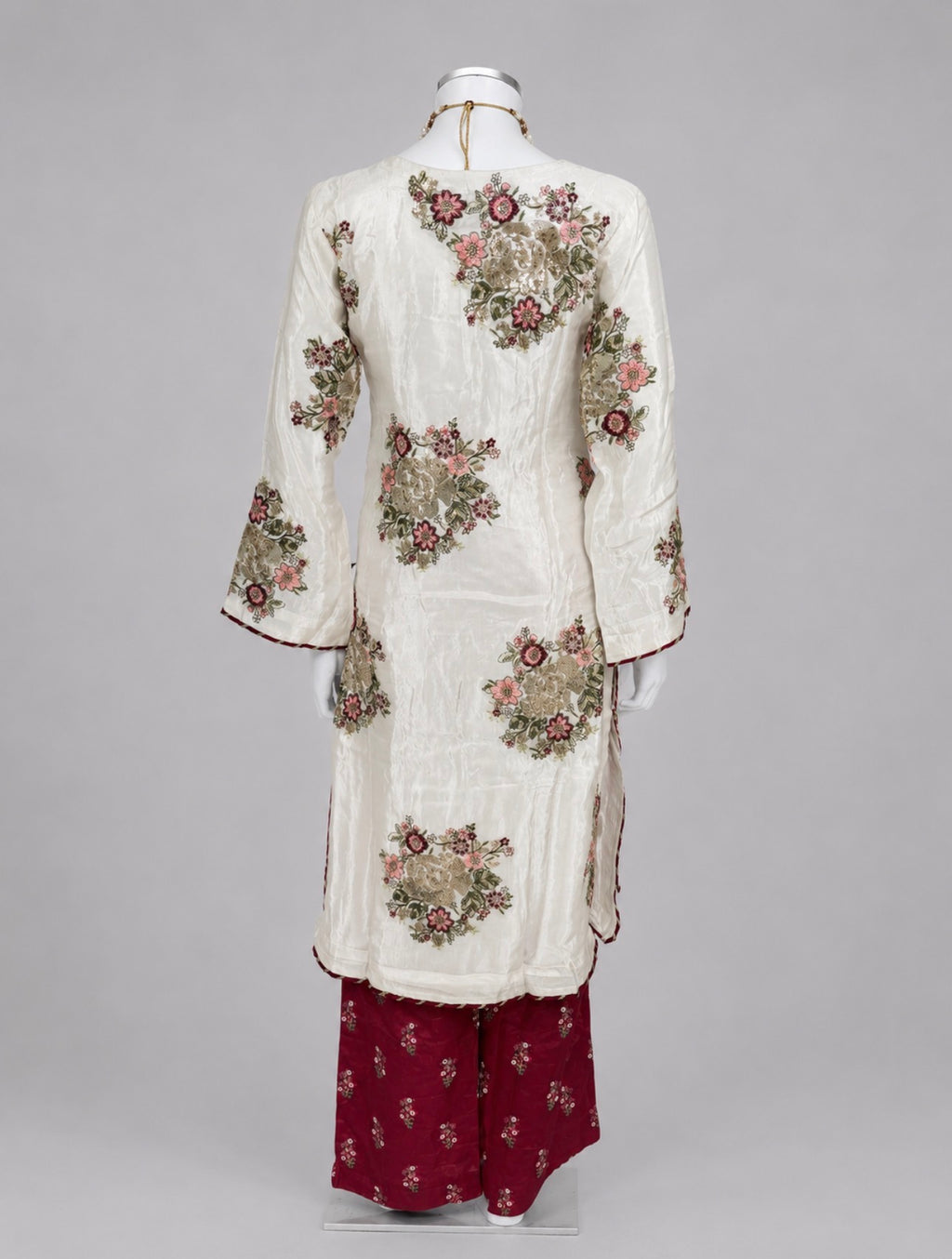 LILLY….3 pieces heavy sequins embroidered silk suit