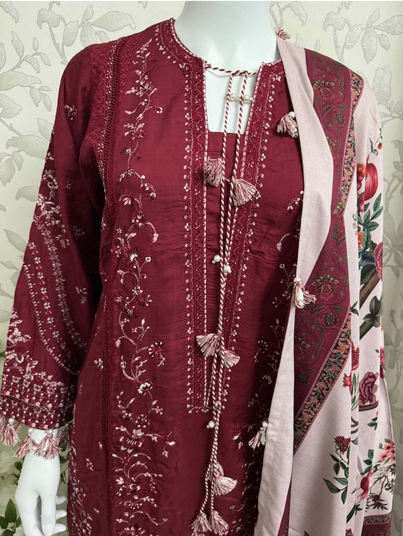 HUSN-E-EID  3 pieces Embroidered viscose suit