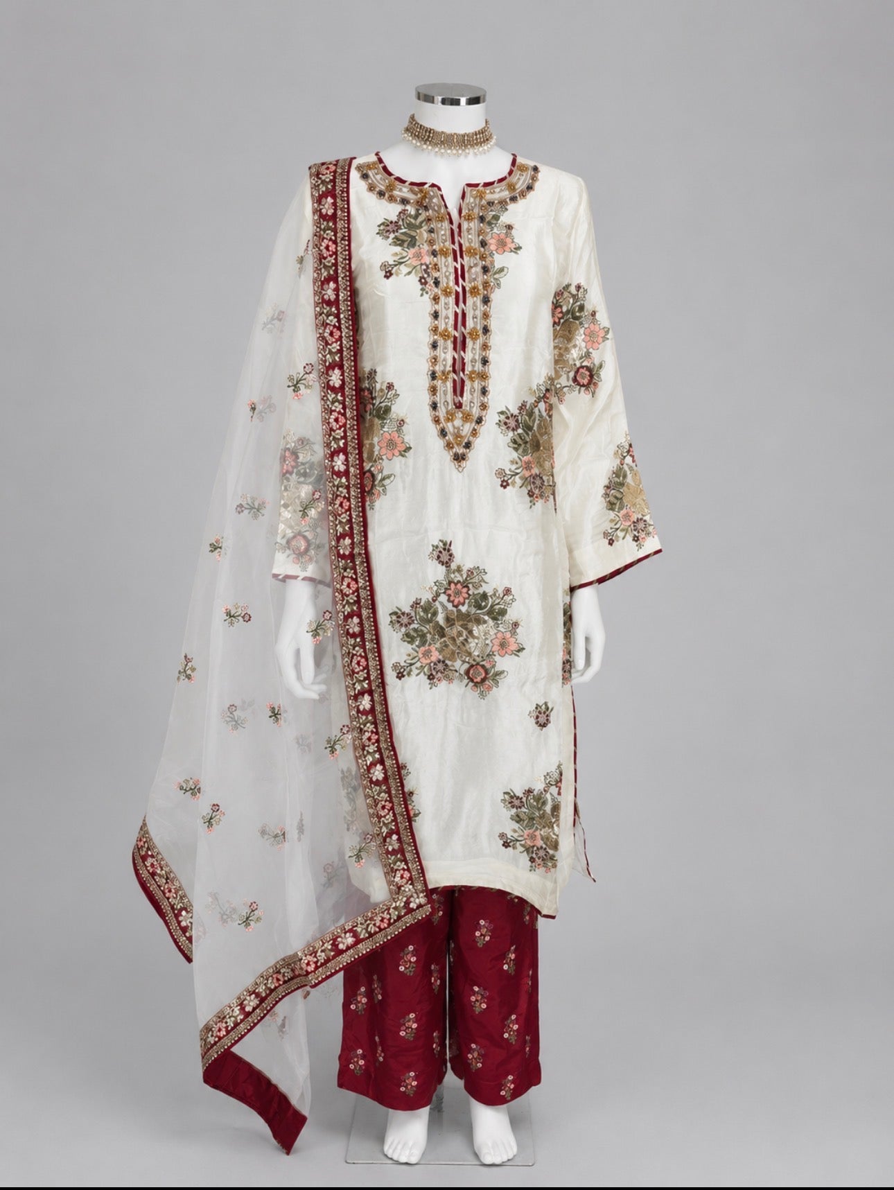 LILLY….3 pieces heavy sequins embroidered silk suit