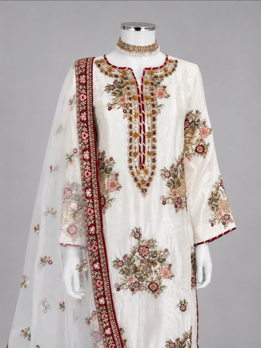 LILLY….3 pieces heavy sequins embroidered silk suit