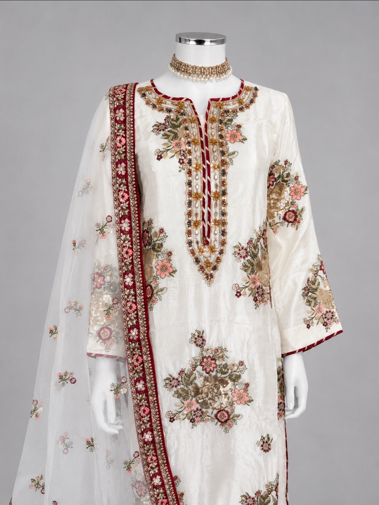 LILLY….3 pieces heavy sequins embroidered silk suit