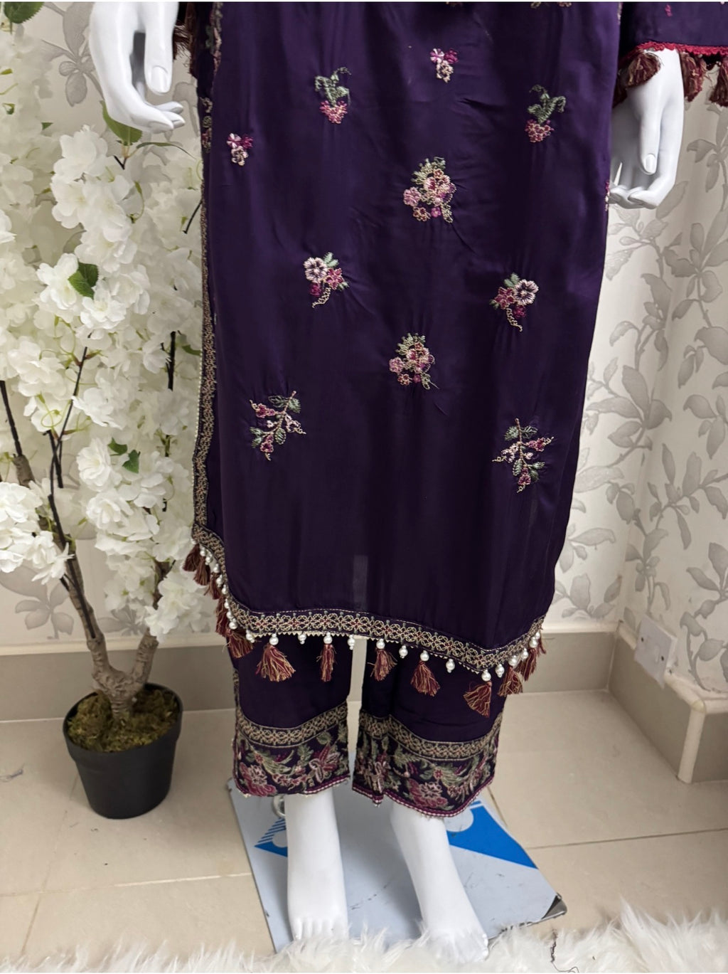 HUSN-E-EID  3 pieces Embroidered viscose Suit