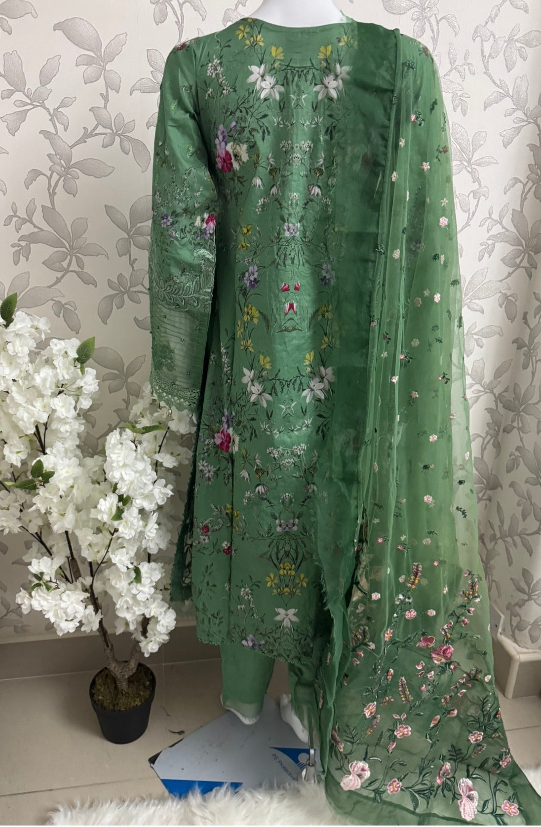 Emerald Green-3 piece Embroidered Lawn Suit