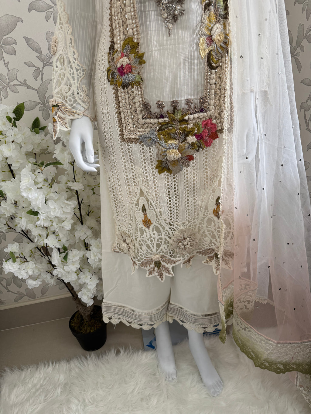UJAALA- 3 pieces Embroidered Pakistani Suit