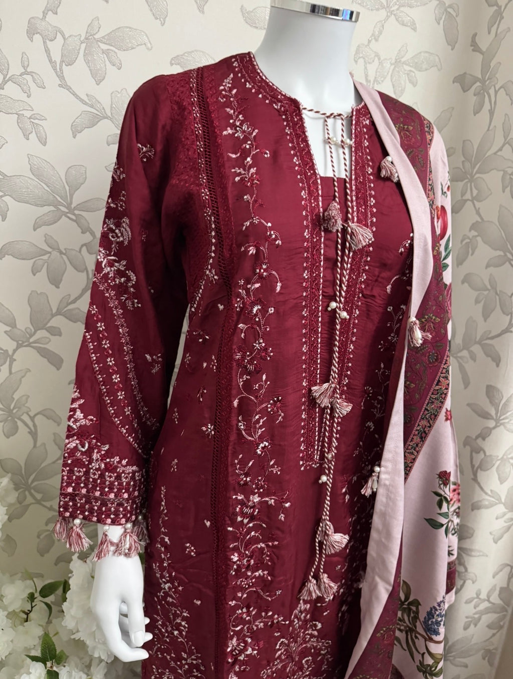 HUSN-E-EID  3 pieces Embroidered viscose suit