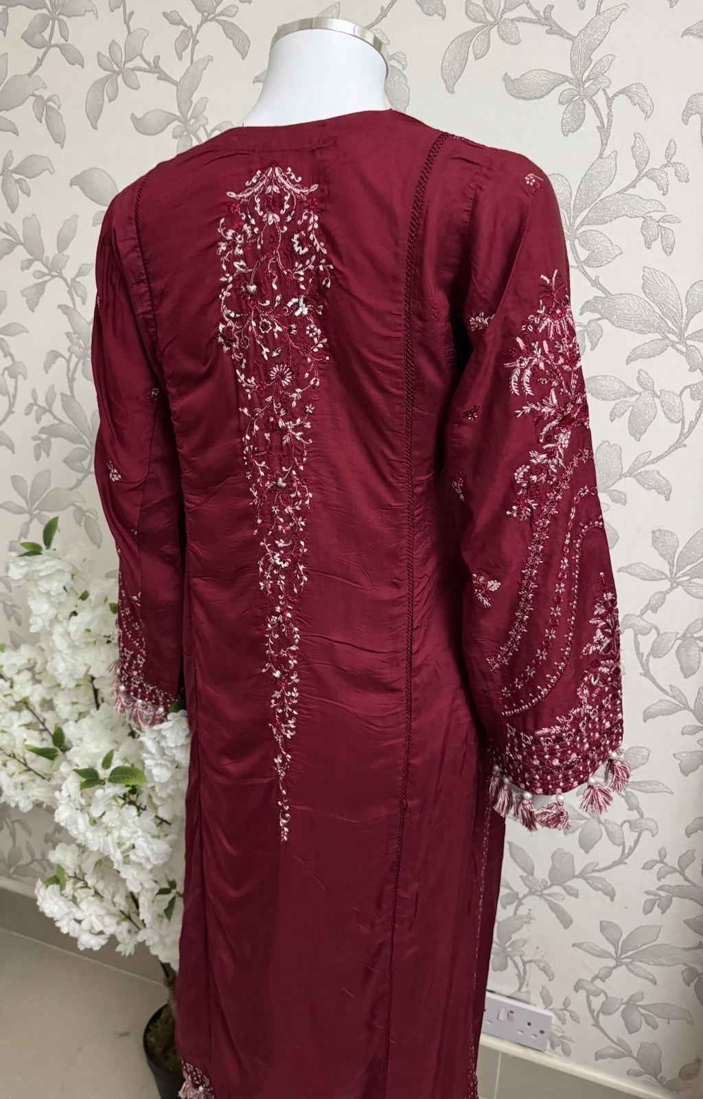 HUSN-E-EID  3 pieces Embroidered viscose suit